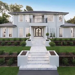  Holiday home Enchanting Country Manor In